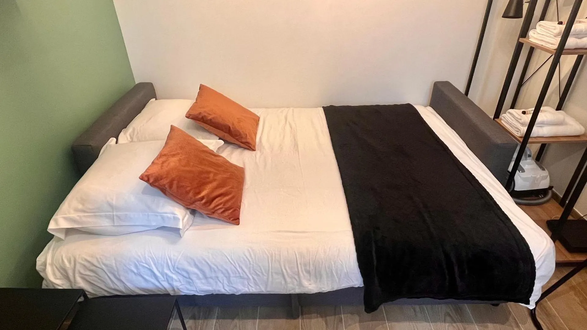 Fully Equipped Studio - 4 Mins From The Metro Paris 0*,  France